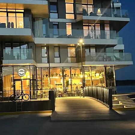 Lovely Corner 4bdr With Sea Views In Kanalbyen *