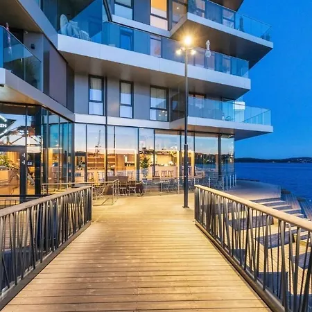 Lovely Corner 4bdr With Sea Views In Kanalbyen