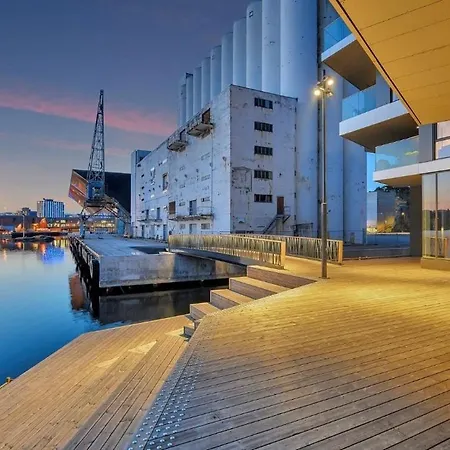 Lovely Corner 4bdr With Sea Views In Kanalbyen Appartement *