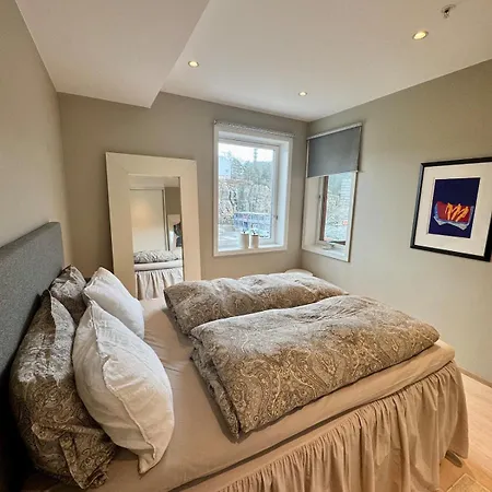 Lovely Corner 4bdr With Sea Views In Kanalbyen